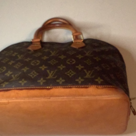 Louis Vuitton Alma - Picture 13 of 14